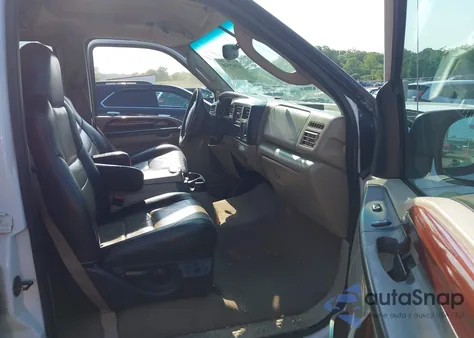 2005 Ford Excursion Eddie Bauer z USA, uszkodzony, nr VIN 1FMNU44L35EC34385